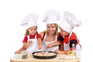 Kids and their mother preparing a pizza