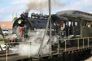 santa-train-roundhouse-2010