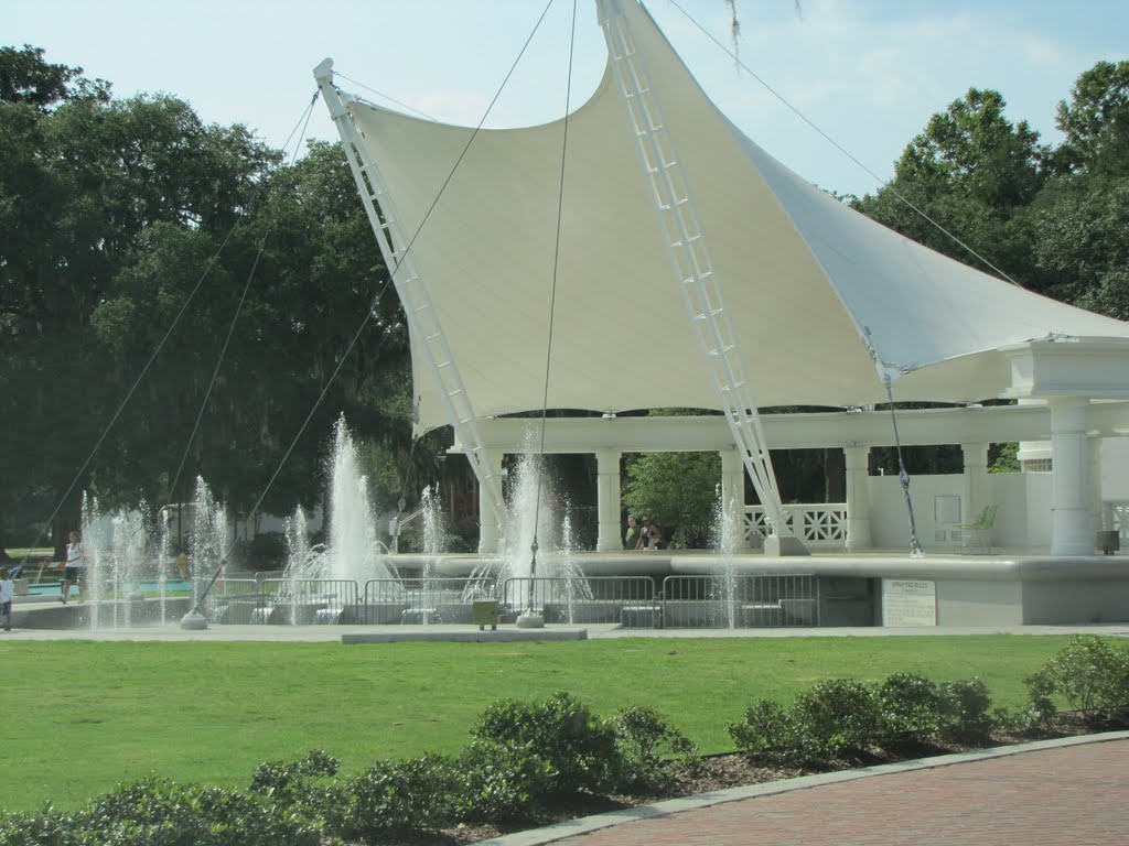 Forsyth Park fountain spray pool renovations Summer 2015 delayed opening 